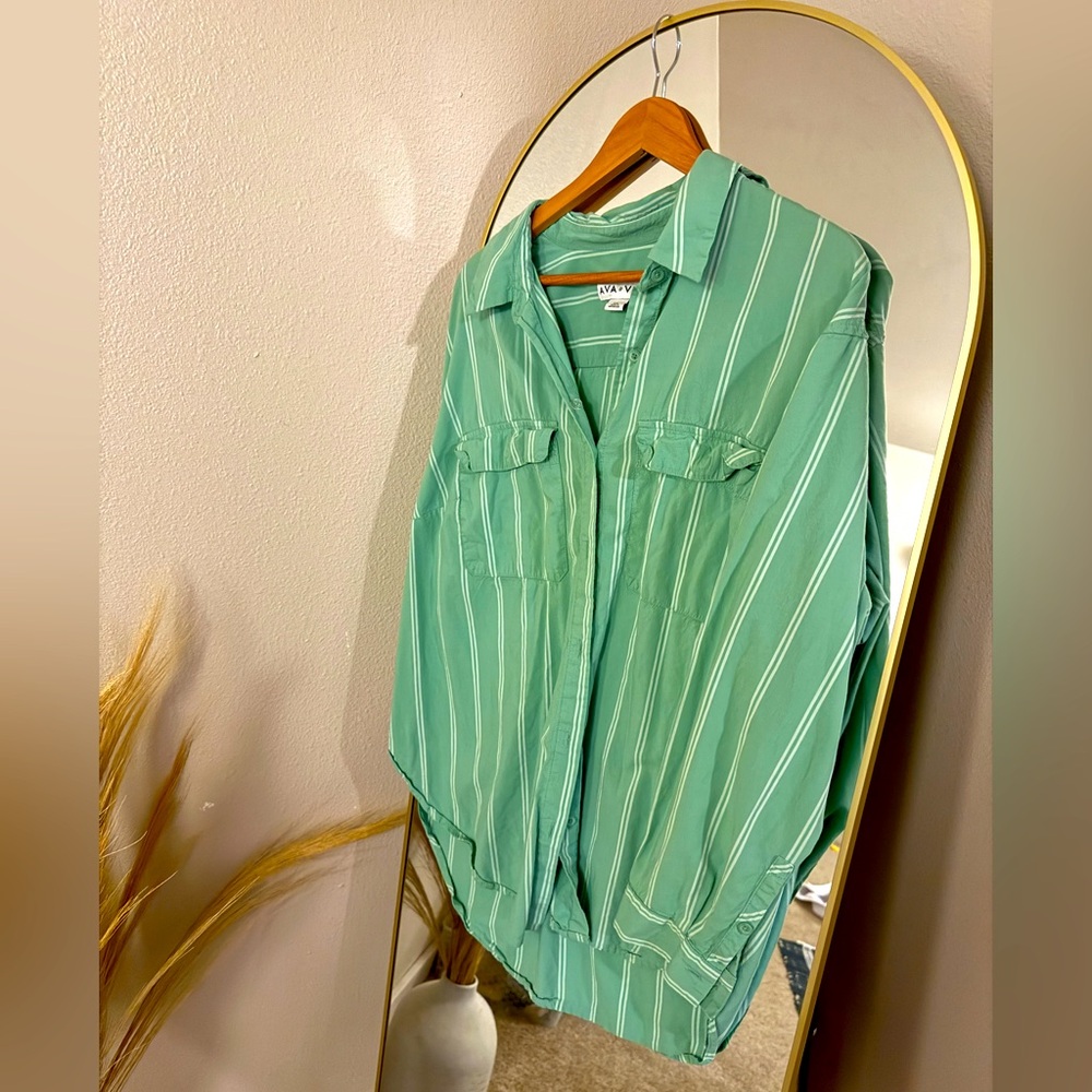 Women’s Striped Button Down XXL